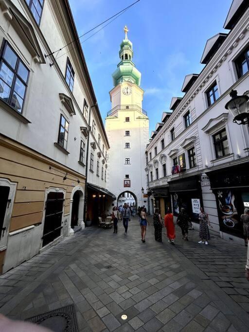 Luxurious And Royal Apartment In The Old Town Bratislava Exteriör bild
