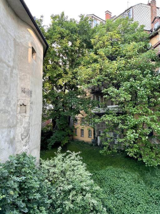 Luxurious And Royal Apartment In The Old Town Bratislava Exteriör bild