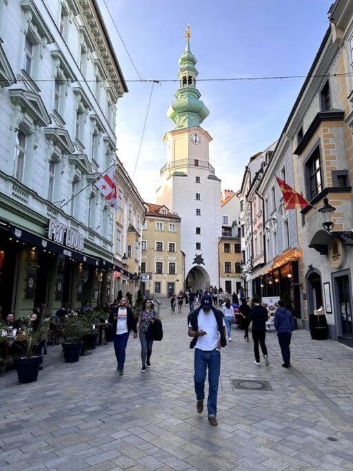 Luxurious And Royal Apartment In The Old Town Bratislava Exteriör bild