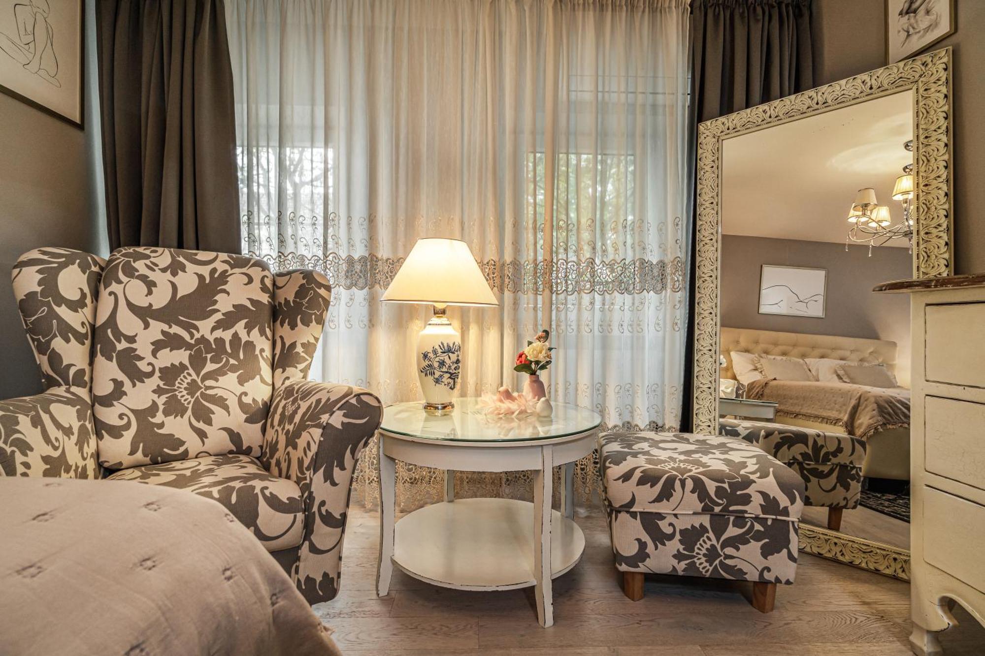 Luxurious And Royal Apartment In The Old Town Bratislava Exteriör bild