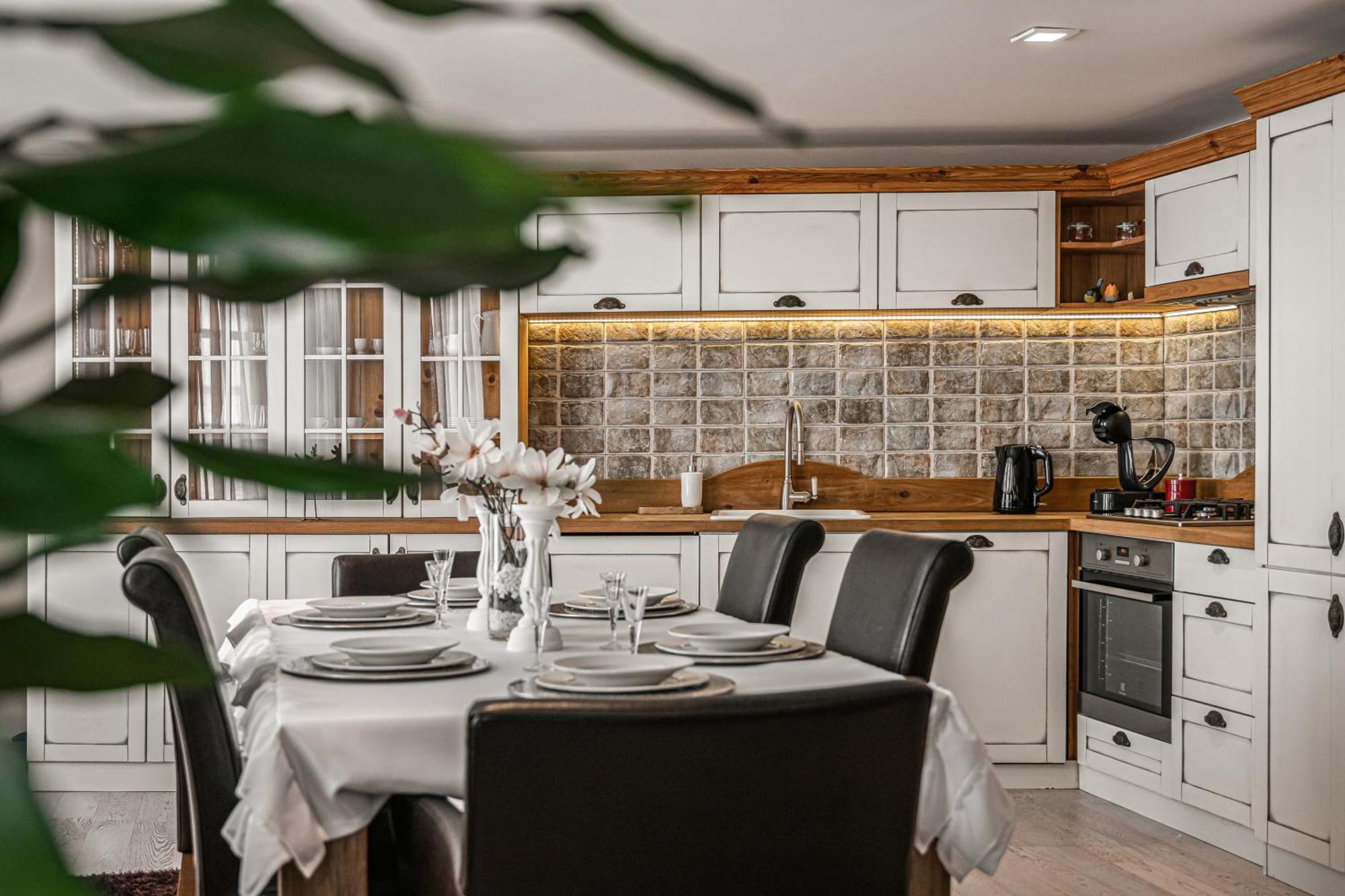 Luxurious And Royal Apartment In The Old Town Bratislava Exteriör bild