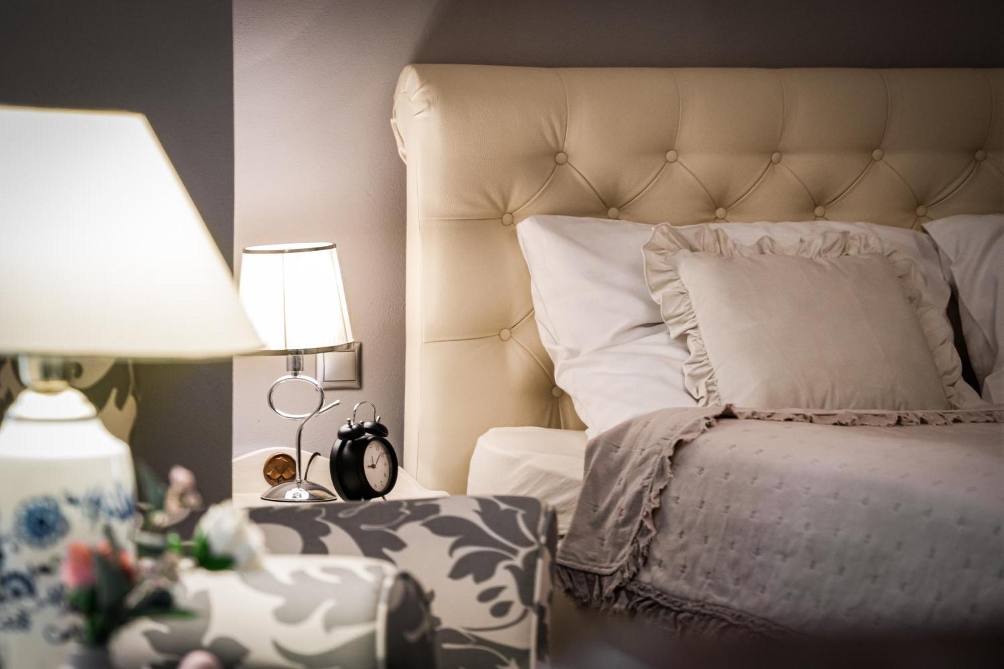 Luxurious And Royal Apartment In The Old Town Bratislava Exteriör bild