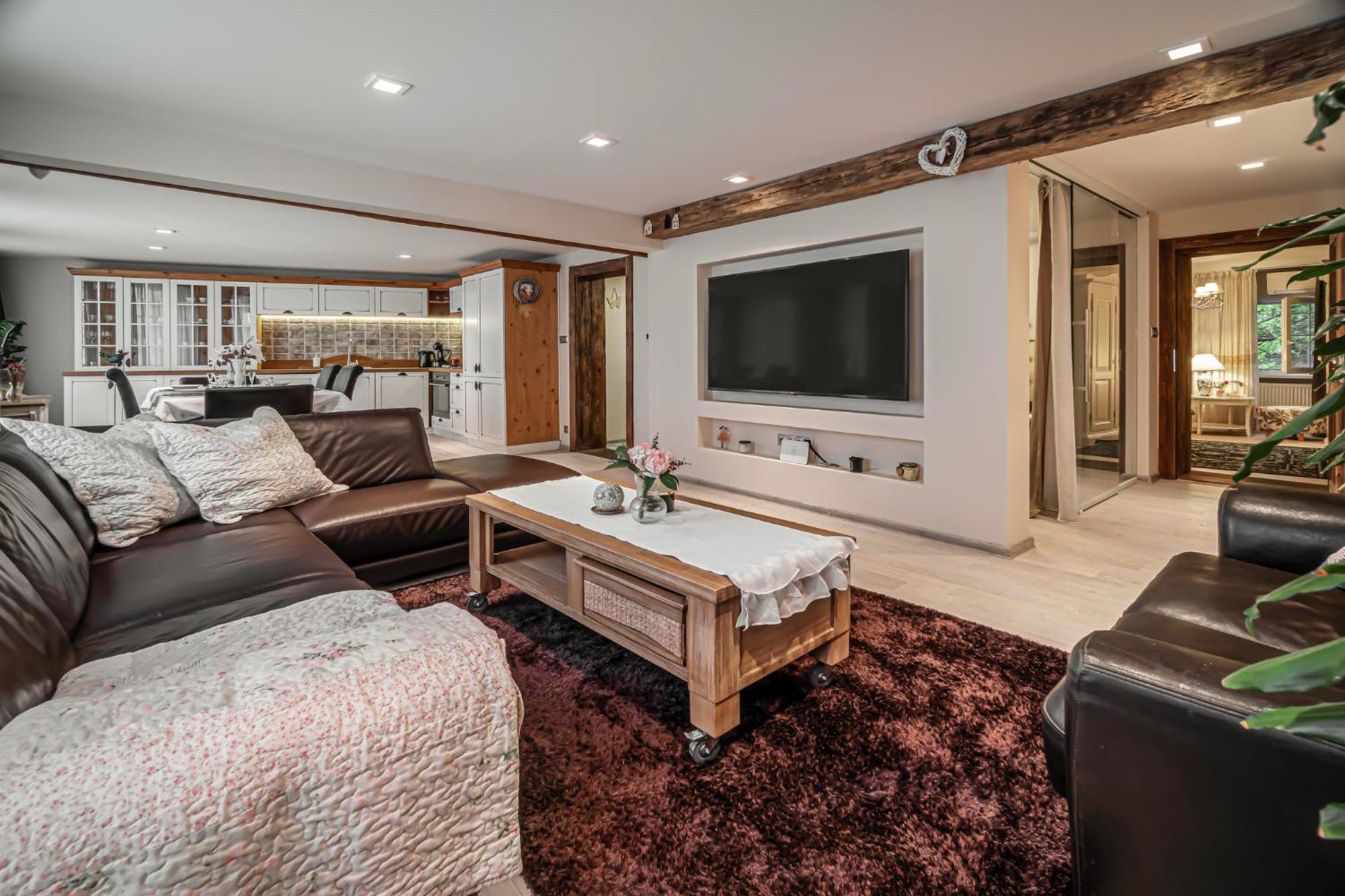 Luxurious And Royal Apartment In The Old Town Bratislava Exteriör bild