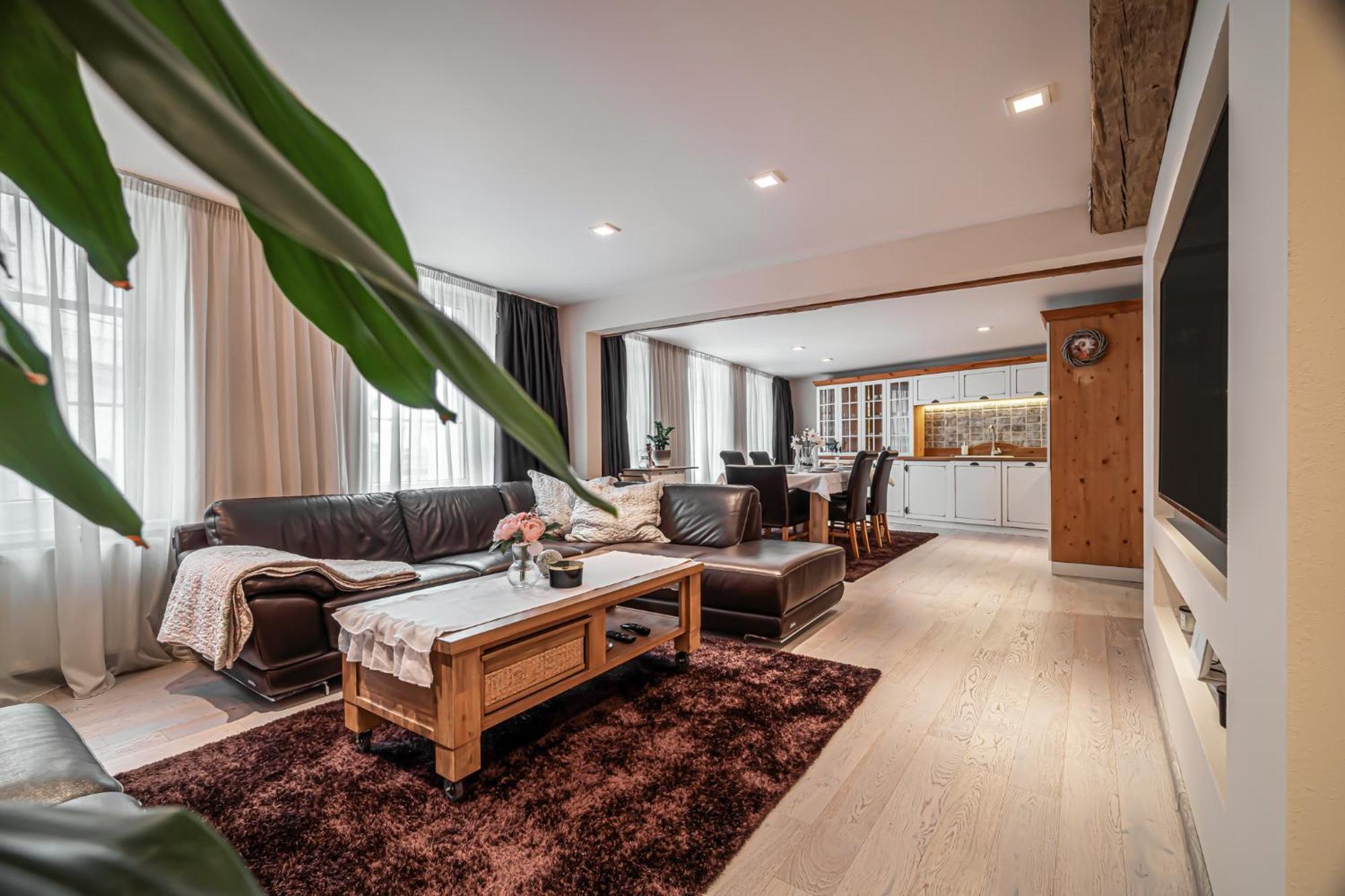 Luxurious And Royal Apartment In The Old Town Bratislava Exteriör bild