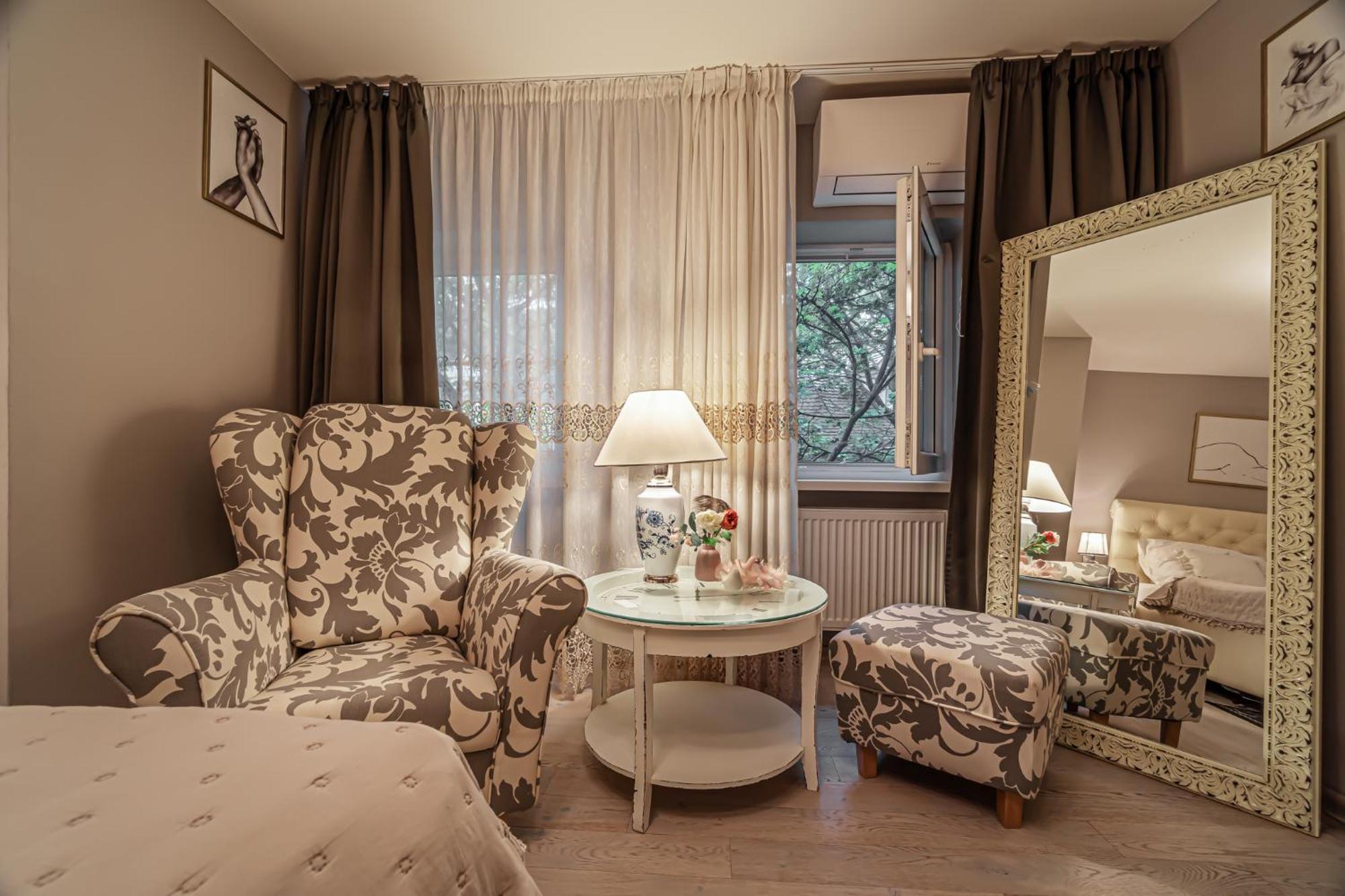 Luxurious And Royal Apartment In The Old Town Bratislava Exteriör bild