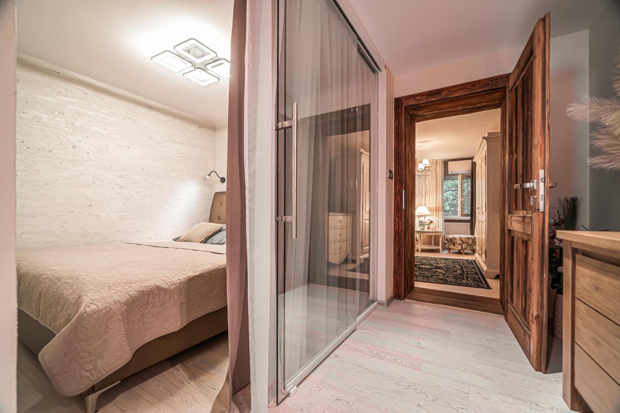 Luxurious And Royal Apartment In The Old Town Bratislava Exteriör bild